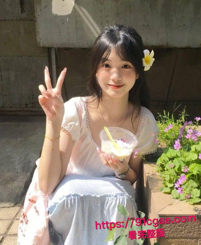 大一清纯学生妹酒店约炮私拍视频流出 露脸口交深喉 肉棒无套直捣黄龙 画面香艳刺激-3