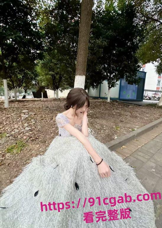 华人留学生刘敏被鬼佬们像狗一样的调教，床上的时候一直学狗-5