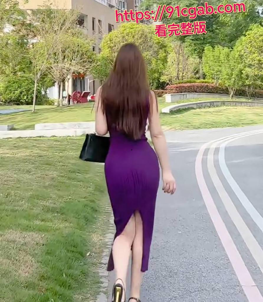 快手网红爱吃香菜真是一个极品淫娃，线上拍摄擦边视频，线下贩卖自己的裸体视频。跟金主裸爸爸聊天视频曝光！-1