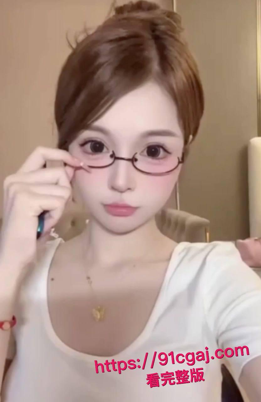 广州18线女星周珂萱泄密曝光!穿衣女神脱衣母狗,天使脸蛋淫荡心,黑丝翘臀酒店勾引,爱cos的小母狗!-8