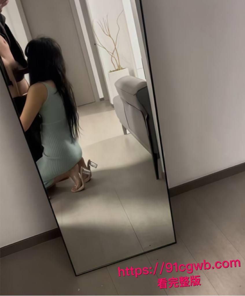 这骚货上次春药开苞,这次主动穿丁字裤送上门,当着结婚照被操嗷嗷叫-10