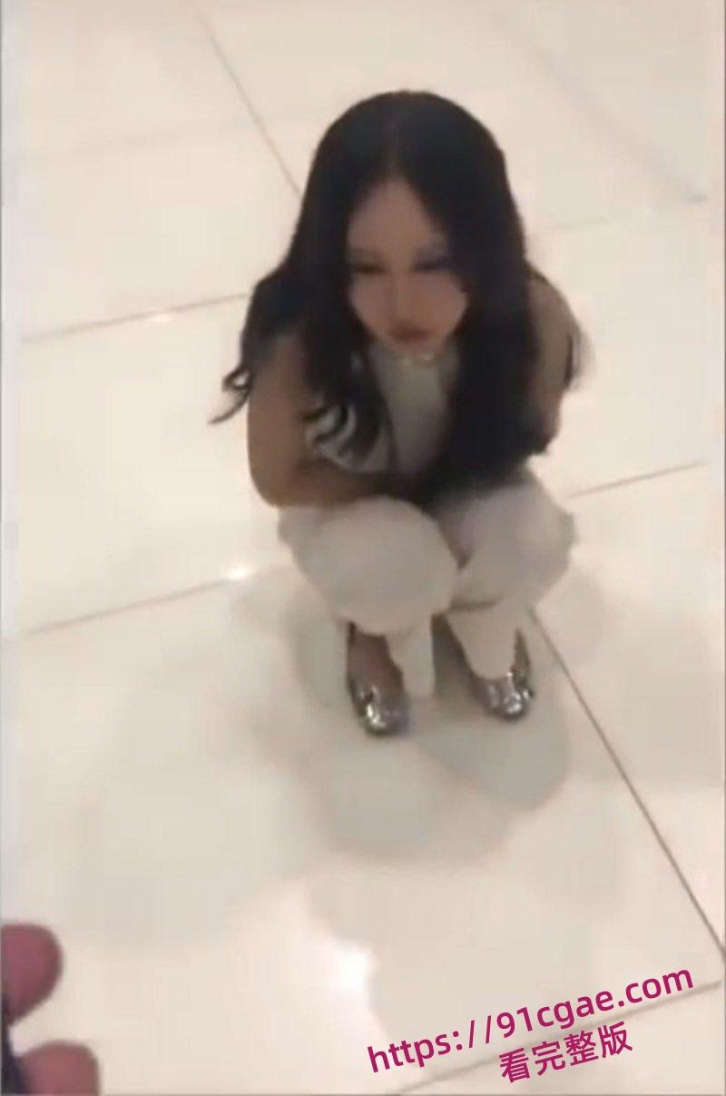 销售人员欣杨北京车展被富二代塞跳蛋大胆调教 人前跳蛋狂震喷水-4