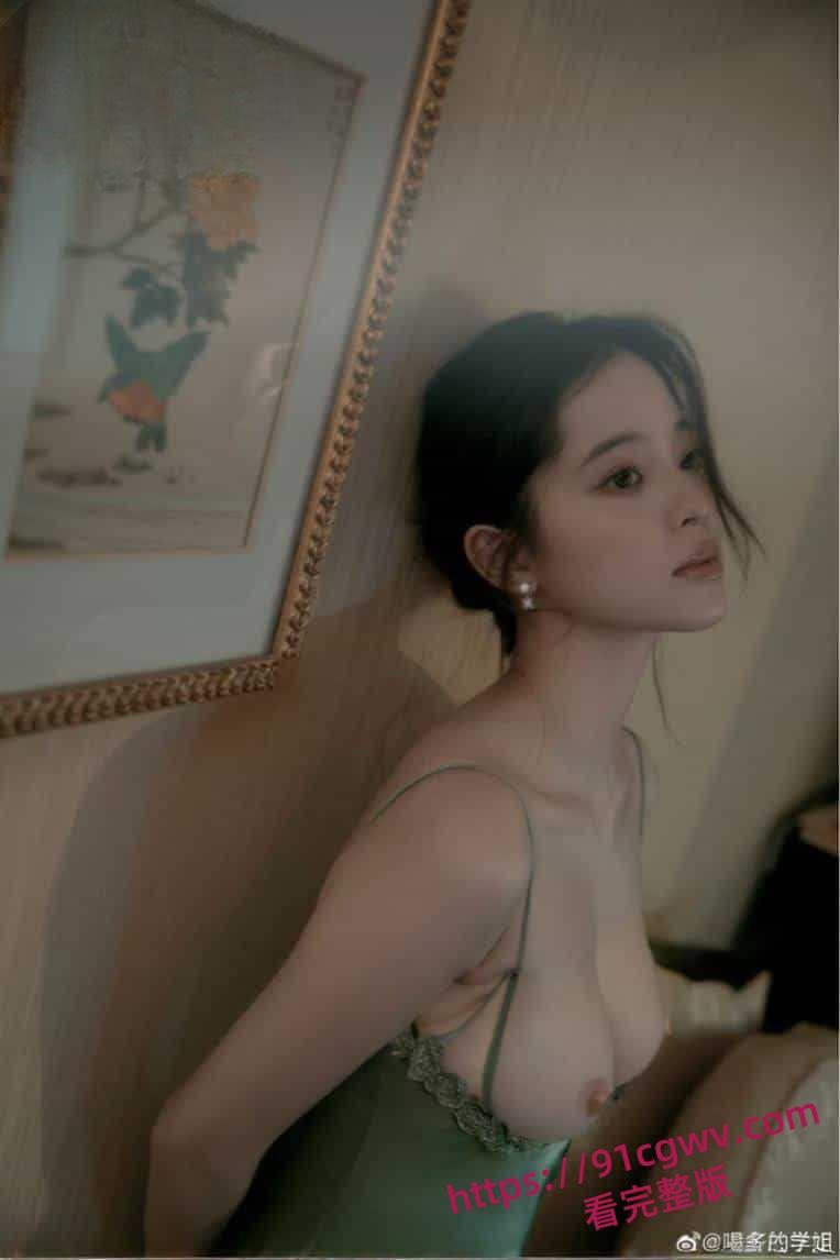 神似欧阳娜娜校花女神为了赚零花，下海兼职卖身约啪口活很棒，后入更爽 。-1