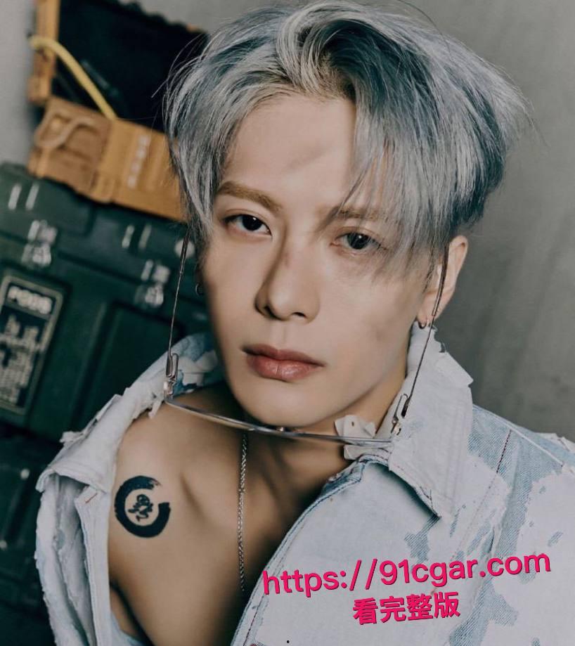 顶流明星 王嘉尔 自曝解决生理需求方式 私生活混乱竟是上海夜店常客 狂欢蹦迪勾搭女粉 床照亲密照全网疯传！-3