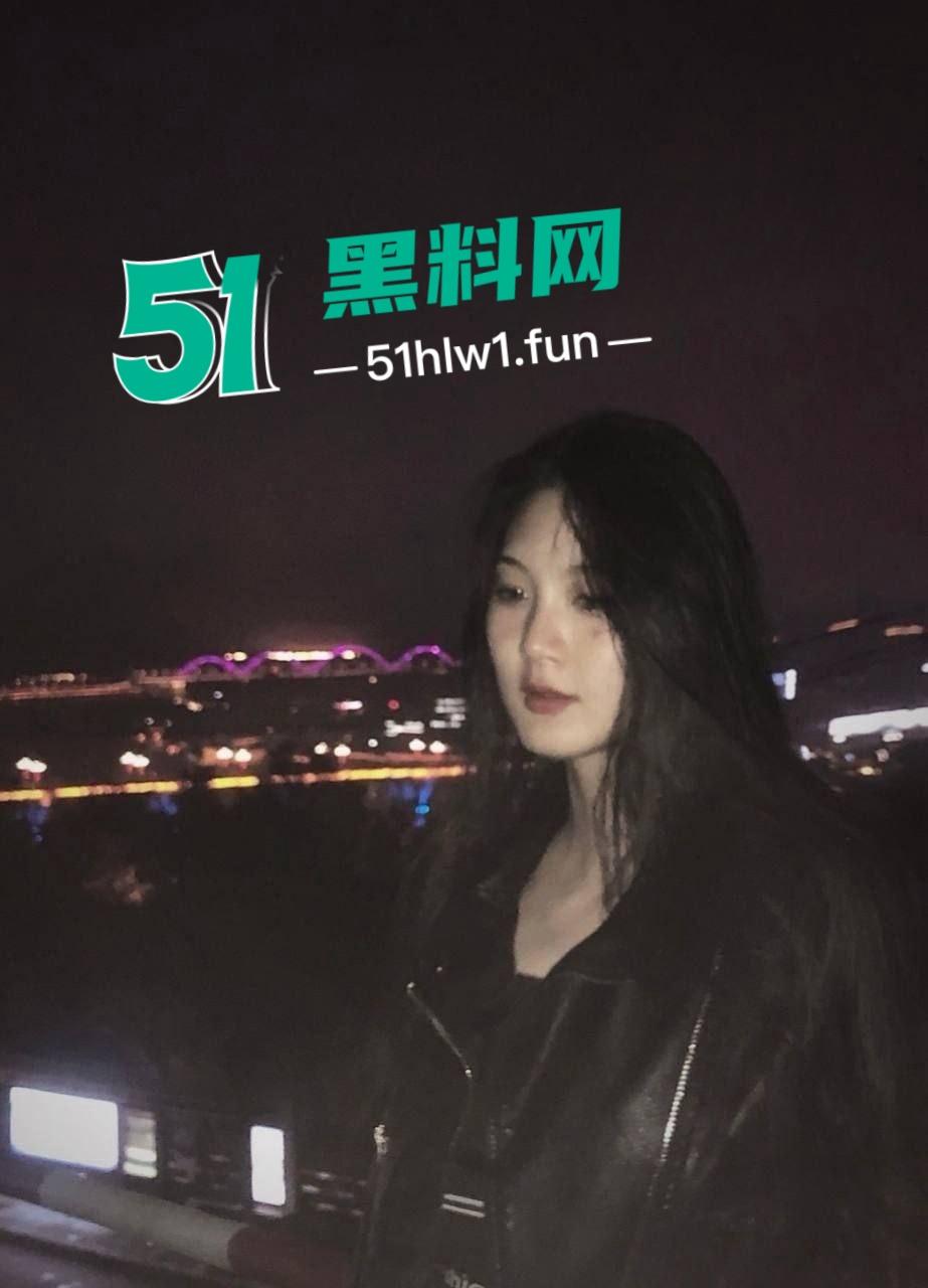 西南医科大学05年【吴媛媛】手机维修遭曝光，清纯学生妹相册被扒满是约炮照片，果然清纯外表藏不住骨子里的骚！-5