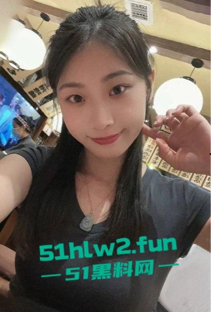 唐山极品母狗【吴蕾云】背着男友偷吃猛男，被大屌操到腿软，口爆颜射舔得干干净净，全程自拍视频惨遭流出！-2