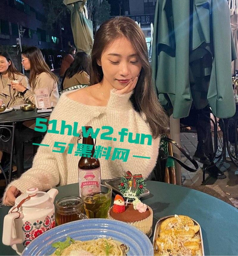 唐山极品母狗【吴蕾云】背着男友偷吃猛男，被大屌操到腿软，口爆颜射舔得干干净净，全程自拍视频惨遭流出！-5