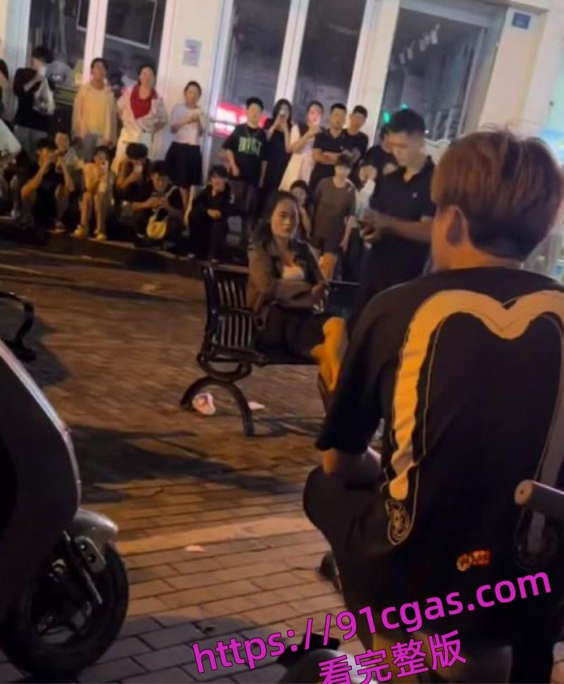 安徽阜阳太和文庙抓小三惊爆情人节 性感人妻偷情被捉 黑丝骚穴被情人猛干-2