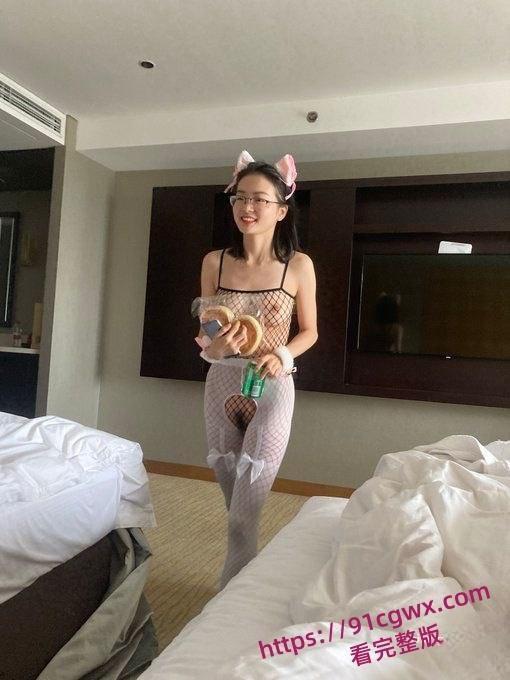 浙江温州顶级白富美刘璐私底化身男友胯下淫魔 深喉口交粗大肉棒 被后入狂肏高潮不断-3