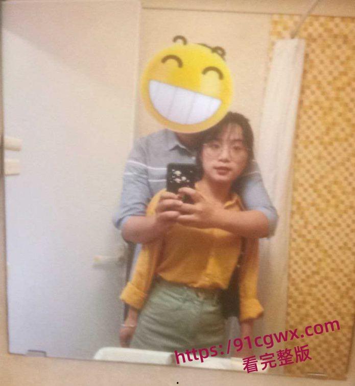 98年的高质量极品女大学生跟男友在家偷尝禁果后一发不可收拾-3