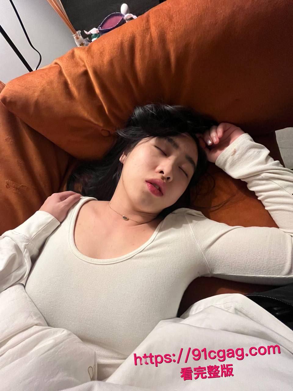 高颜值素颜女神跪舔认主变极品母狗 情侣私拍泄密无滤镜露脸 深喉口爆多姿势猛操骚穴内射狂欢全记录!-2