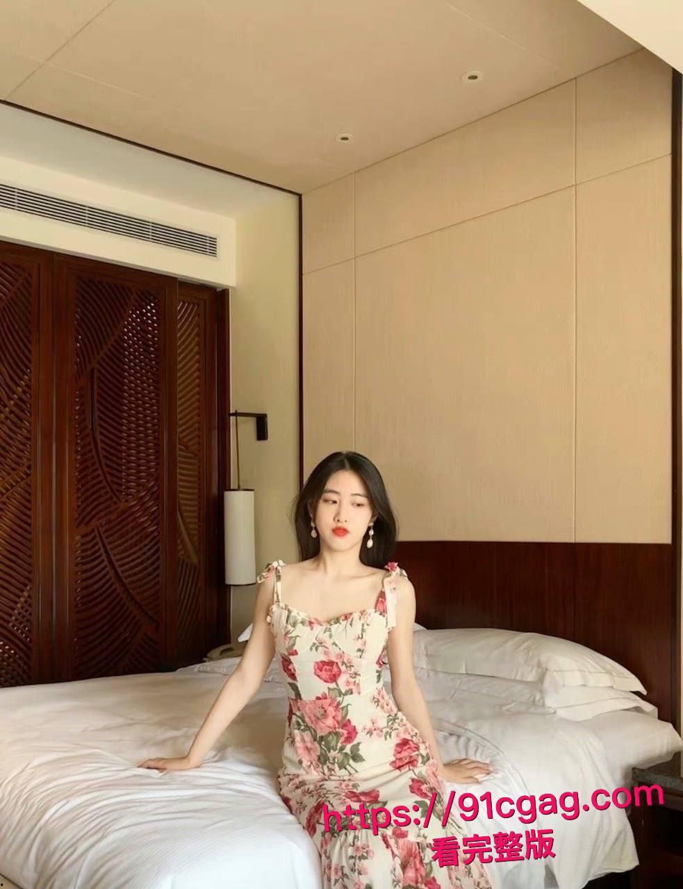 高颜值素颜女神跪舔认主变极品母狗 情侣私拍泄密无滤镜露脸 深喉口爆多姿势猛操骚穴内射狂欢全记录!-7