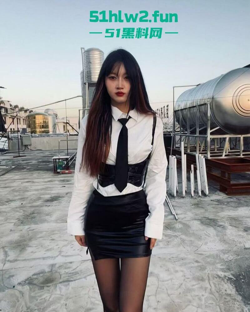 云南楚雄【李华美】00后长腿极品母狗，被曝光私下外围卖淫250就能操这逼真不值钱啊！-16