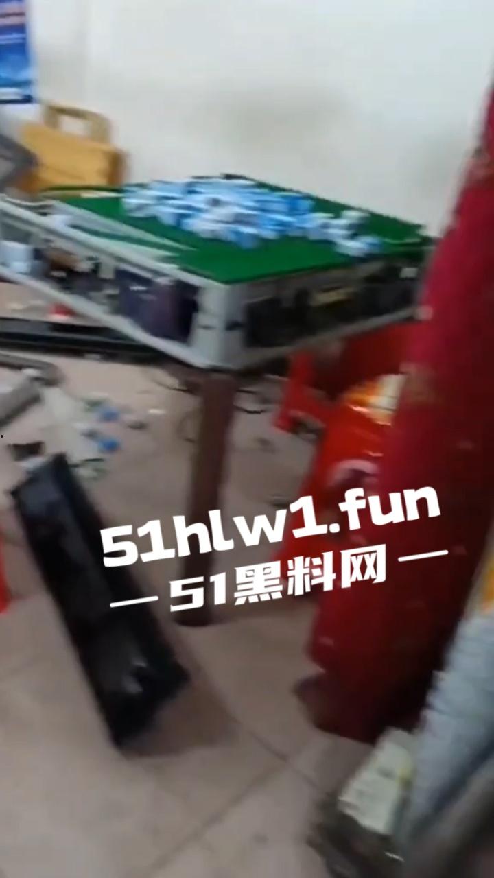 臭棋篓子太没牌品！男子打麻将被自摸胡牌 记恨对家没有碰 愤而打砸麻将馆！-7