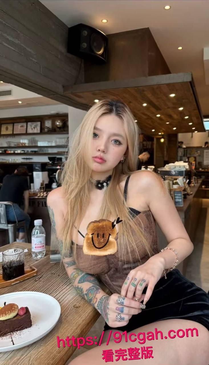 抖音网红Meena下海拍AV被调教不雅视频曝光，纹身刺青实锤本人！-6