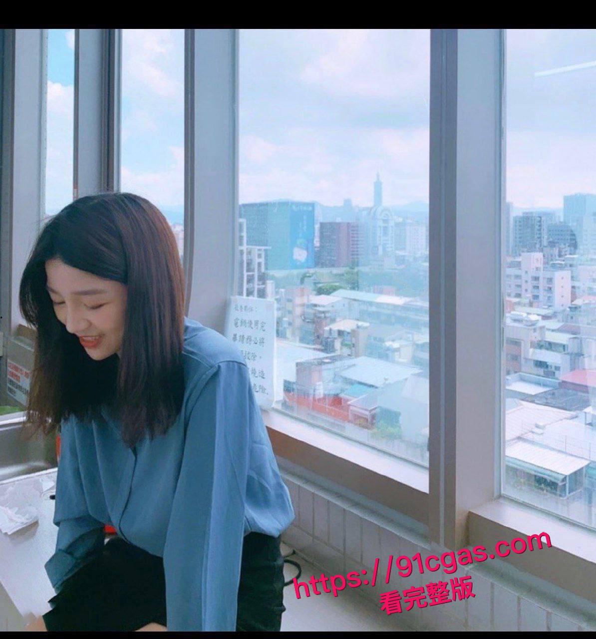 公司人事部喜欢穿职业装的新人被经理潜规则-1