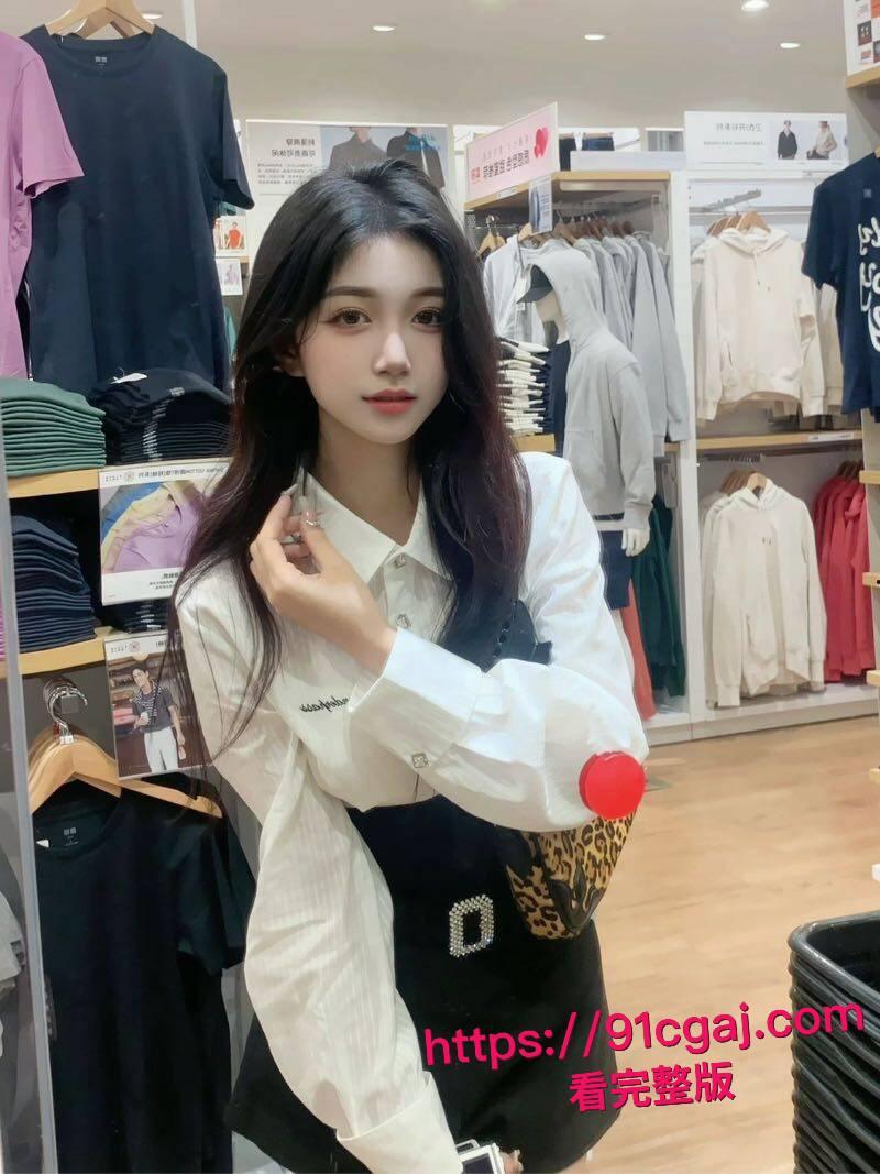 超极品美少女遭渣男泄密视频爆火！嫩白顶级身材主动掰逼求插，渣男大屌狂干成喷水母狗，羡慕死人了！-4