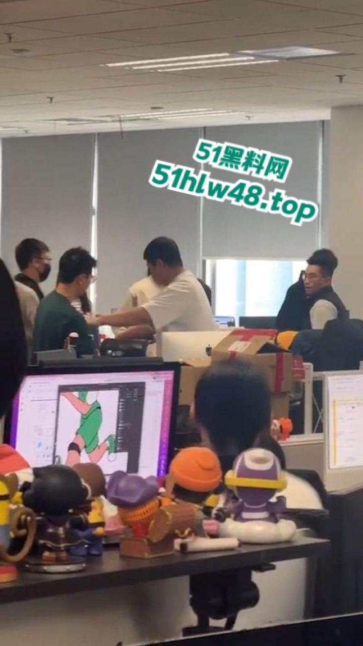 京东员工神操作借职务之便，睡供应商老婆被老公发现后，携全家到公司讨要说法。-3