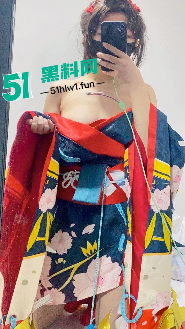 推特博主【沐沐酱】cos服自慰福利视频流出，超骚嫩妹极限掰穴大尺度展示粉嫩阴道！-5