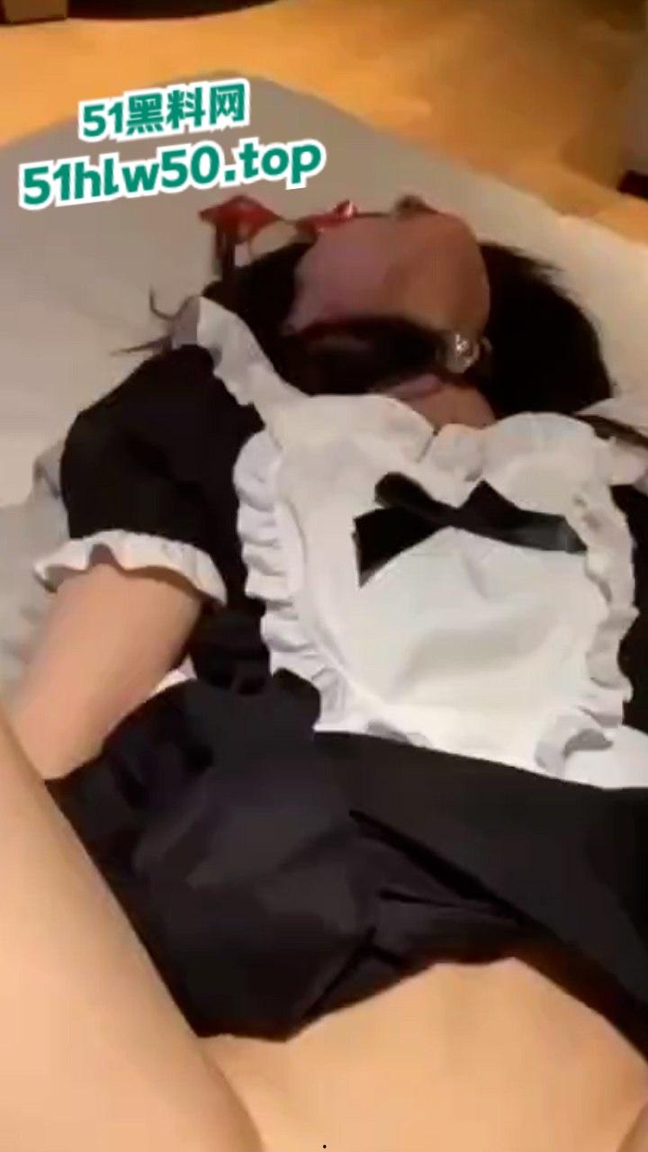 成都师范学院极品嫩妹【梁山雅】女仆装，金主爸爸无套狂操嫩穴，黑丝后入颜射吃鸡！-6