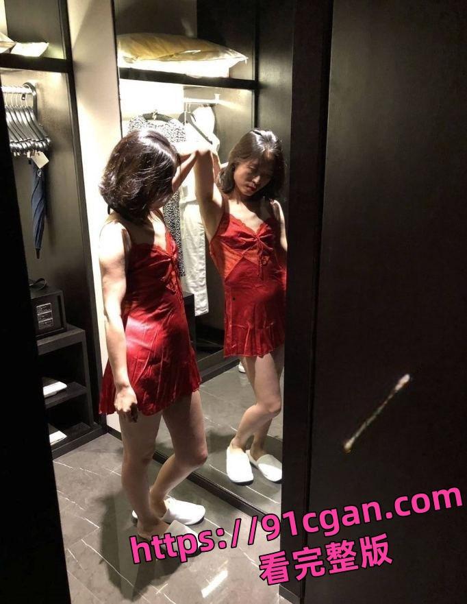 上海富婆专门包养185男模  喜欢SM 玩具被阿姨玩的很花！-6