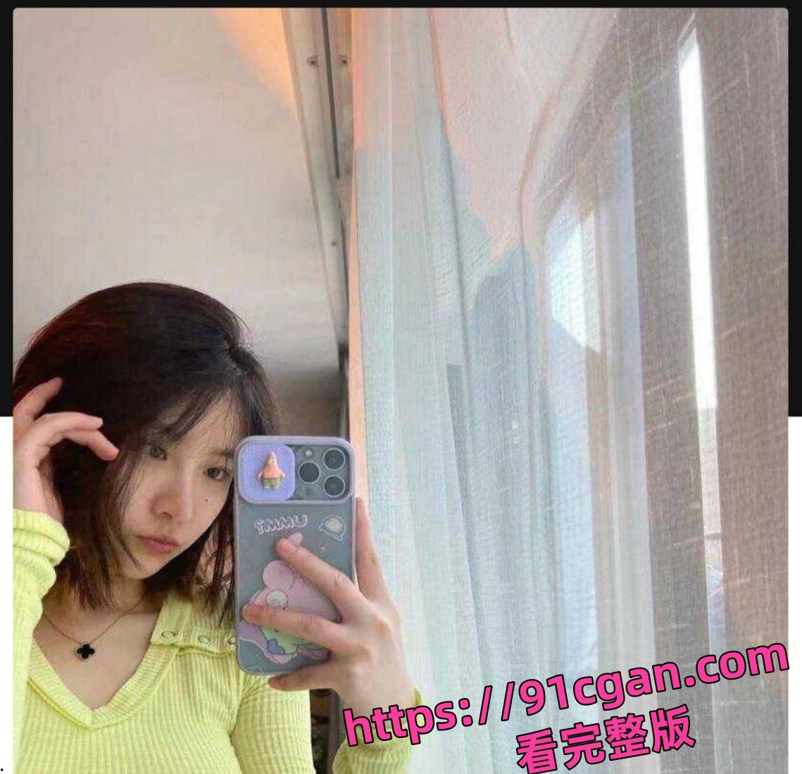 赣州师范科技学院短发精神学妹杨嘉婧03年的小嫩逼，到处发骚照勾引男同学-3