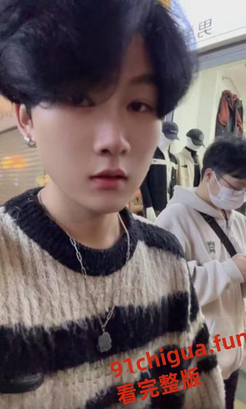 最后一个纯爱战士老白丫塌房？网红男友崩溃发声冲上热榜-1