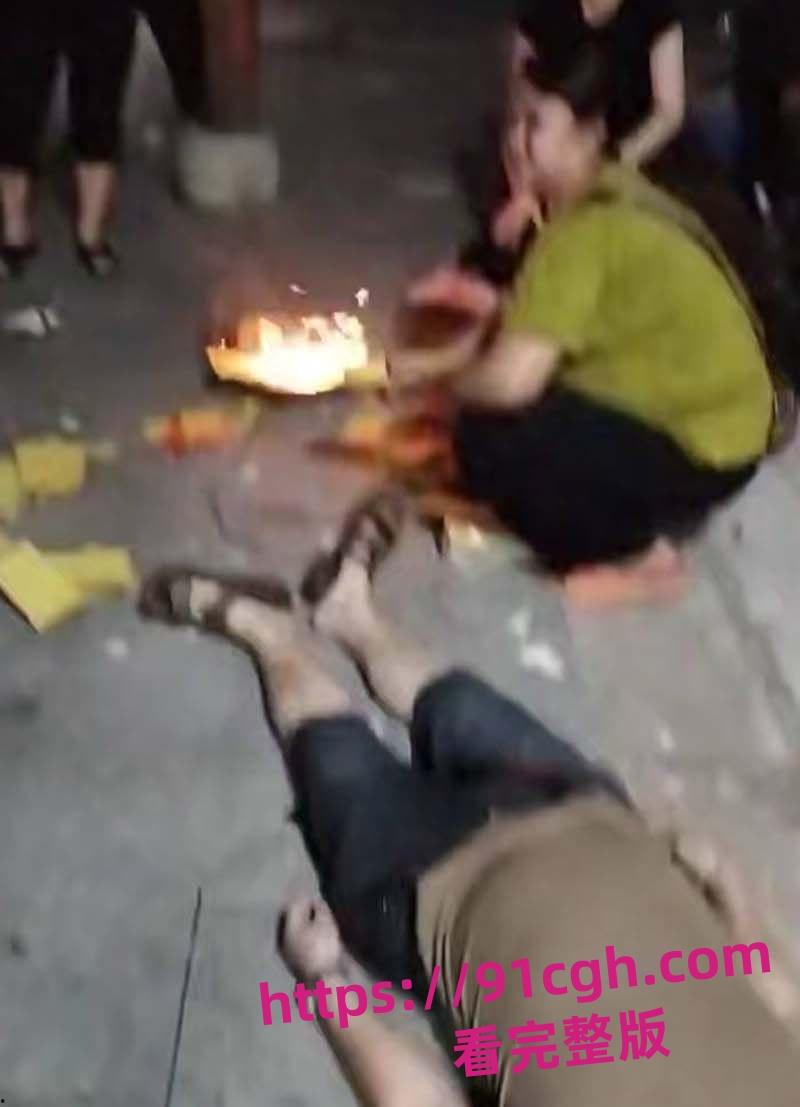 华容县肖春因未戴头盔被交警四中队的帽子叔叔 喷射辣椒水并使用警棍导致死亡-2