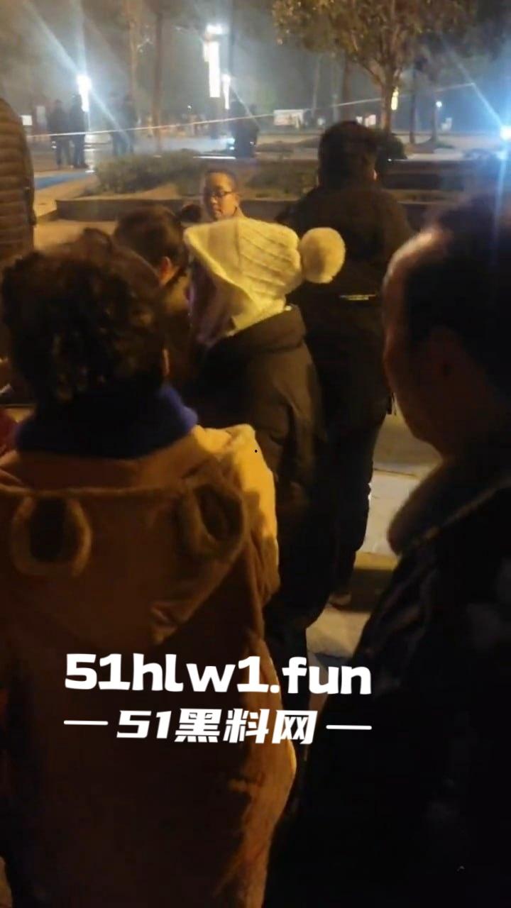 女人出轨男人怒砍情敌，既然都带走一个了，咋不顺手多带一个？反正是三人行的事！-2