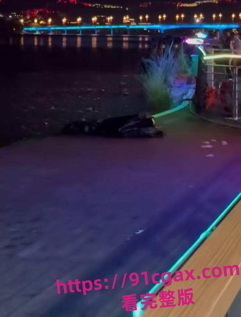 四川遂宁水上乐园昨晚惊现人民碎尸案 现场血腥视频流出 等待官方进一步侦查！-4