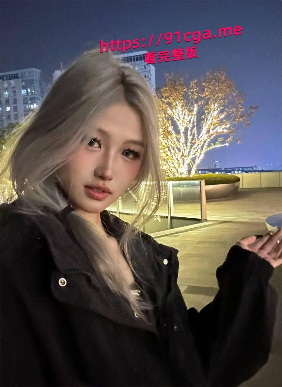 成都反差女神 果果有点乖，下海大尺度直播视频流出-4