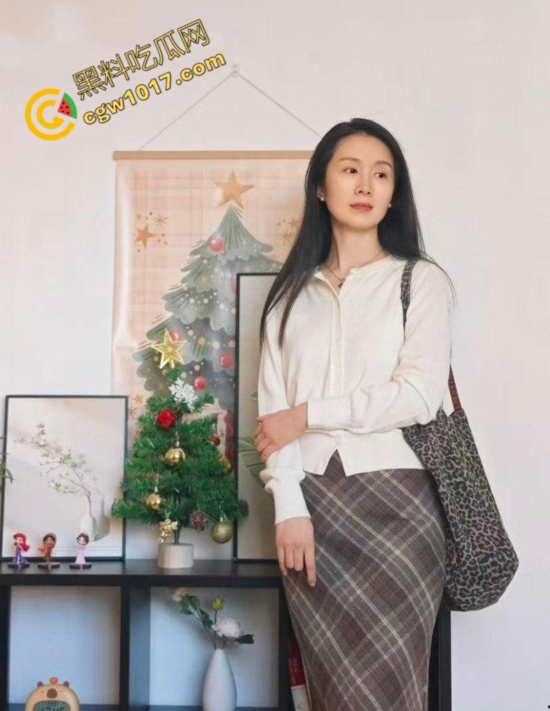 乱伦大神爆操会喷水的大胸嫂子， 肥臀露逼乱摇，野性至极，美艳嫂子呻吟尖叫，娇躯颤抖，欲仙欲死！-3