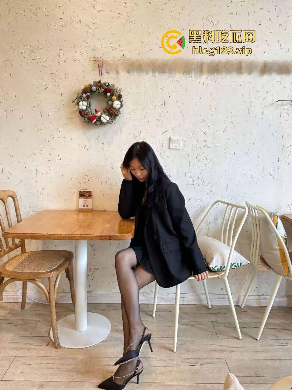 极品气质美女张珊珊重磅泄密！黑丝无内性感啪啪，后插口交全程听话！-3