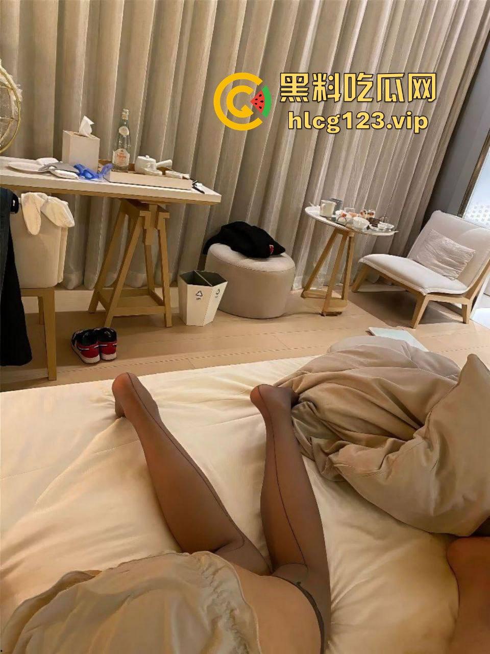 极品气质美女张珊珊重磅泄密！黑丝无内性感啪啪，后插口交全程听话！-9