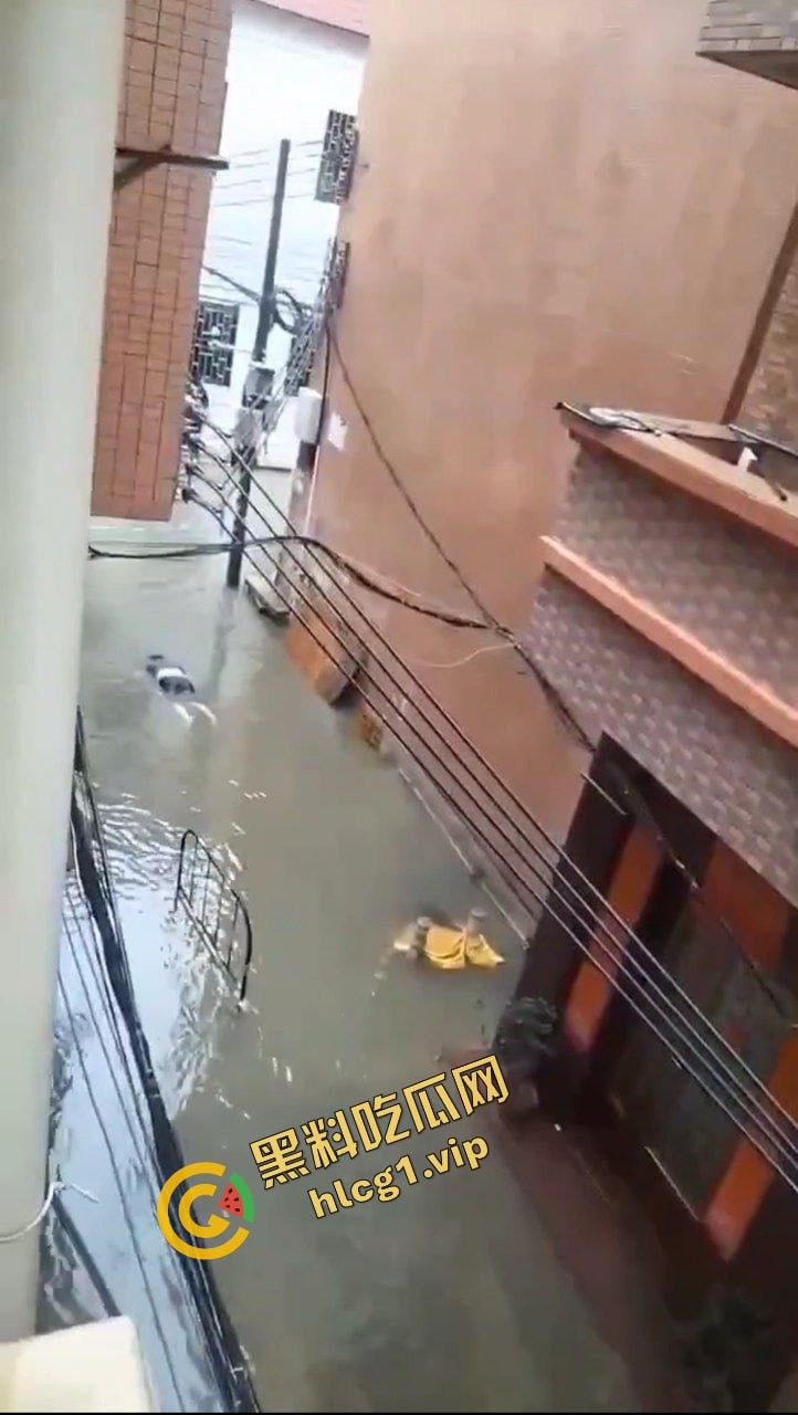 广州 番禺与东莞  超大暴雨 水灾降临！车辆被淹没 致多人触电身亡！-10