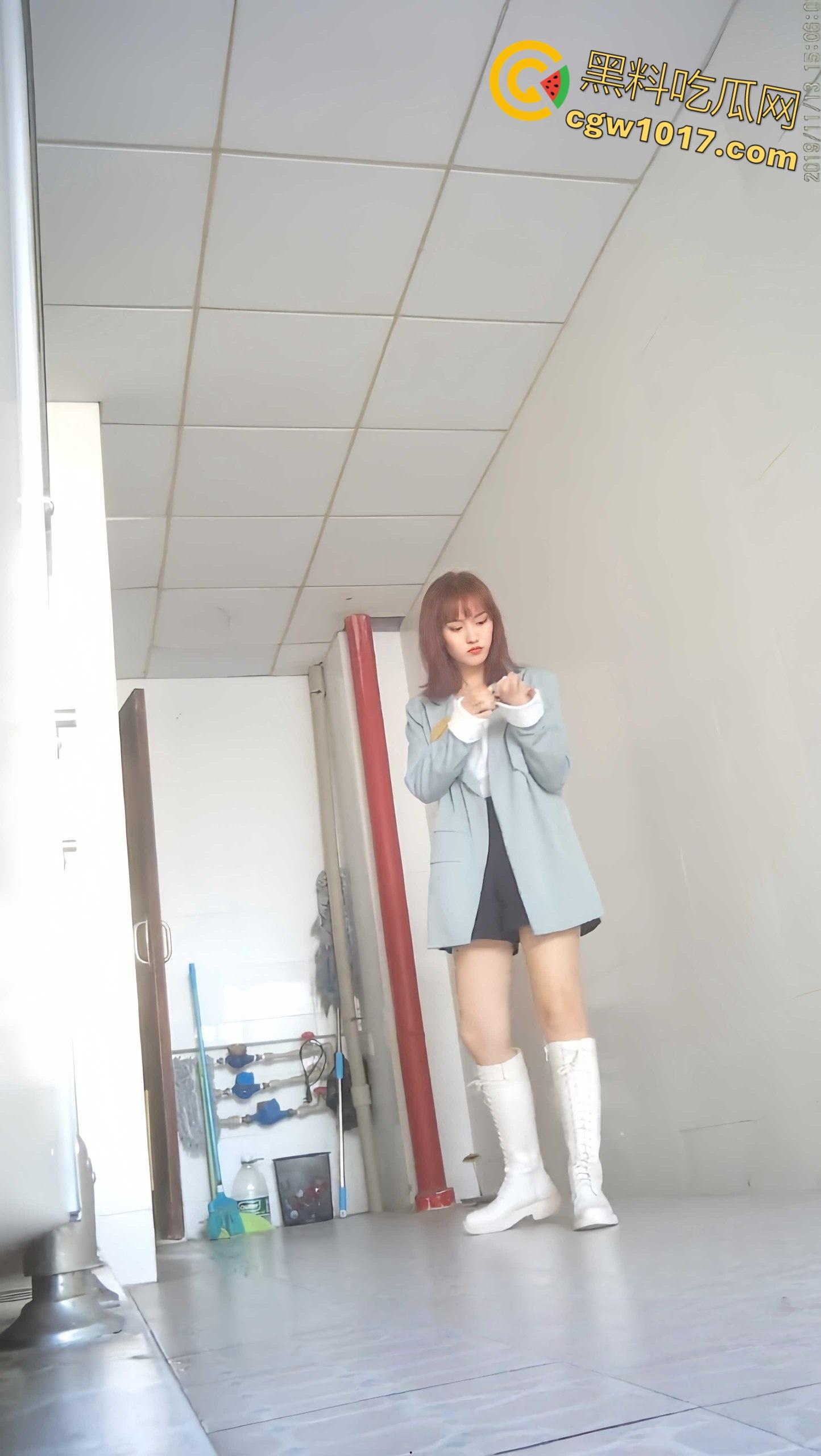 上海30岁女子被男同事厕所偷拍，第一次被女方堵门赔偿和解，第二次故态复萌，报警后却被公司要求离职 ！-6