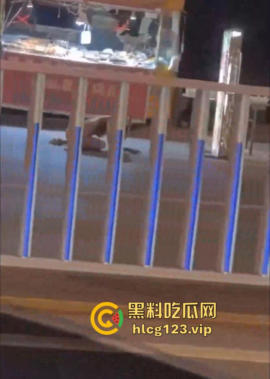 河北邢台快手网红吴媛媛吸毒后大街裸奔！性感长腿翘臀，精神小妹彻底玩嗨学狗爬行！-10