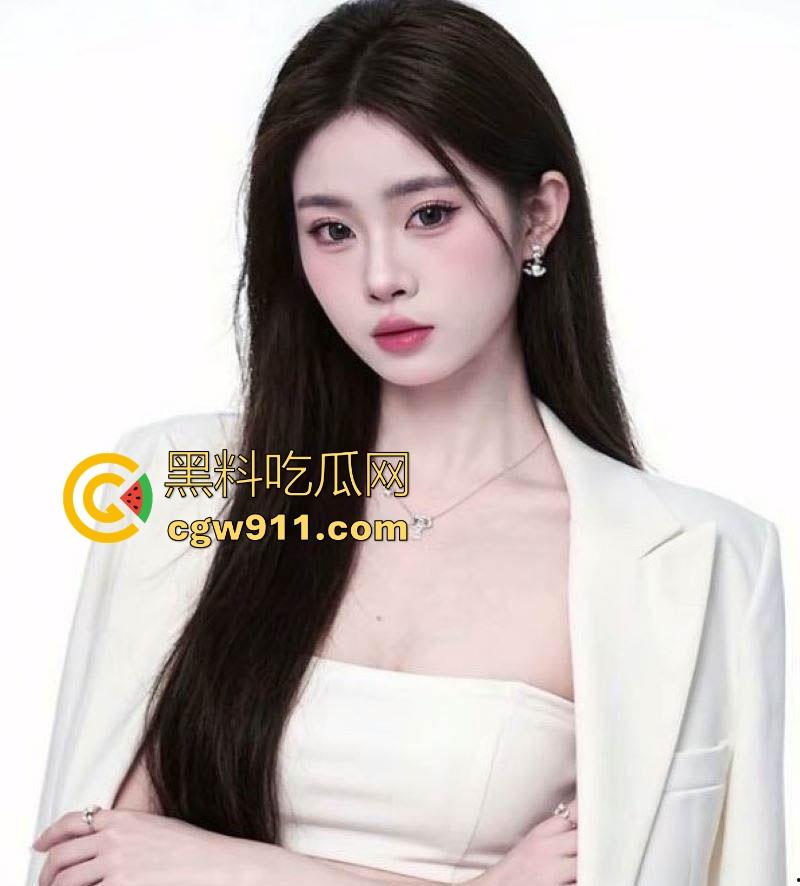 广州台球助教【秦文岚】知性优雅气质迷人，谁知私下反差拉满化身骚浪尤物，大奶翘臀镜前被金主掐脖后入爆操！-4