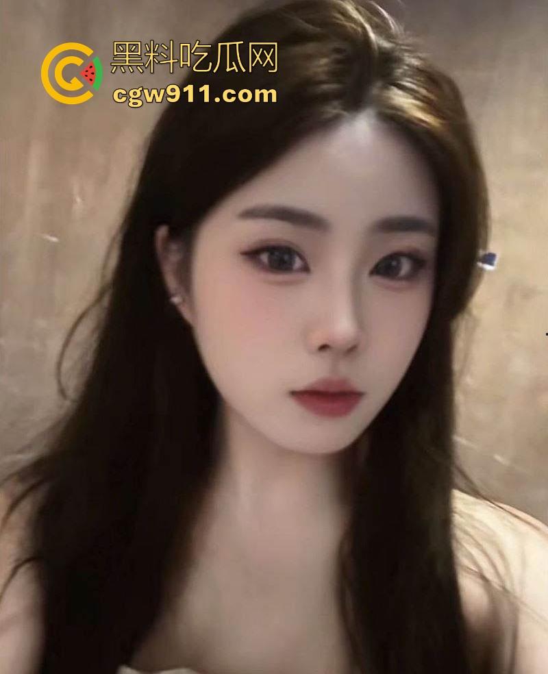 广州台球助教【秦文岚】知性优雅气质迷人，谁知私下反差拉满化身骚浪尤物，大奶翘臀镜前被金主掐脖后入爆操！-5