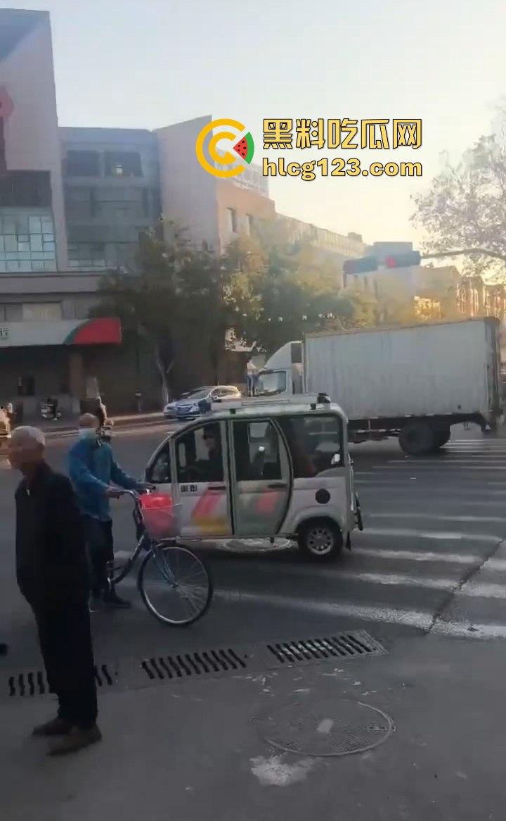 山东齐河财政局办公楼起火，黑烟滚滚直冲天！平账大圣这把火，坏账烂账都烧个干净！-11