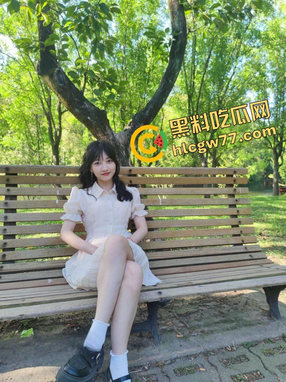 陕西西安交通大学『陈珂』被前男友爆料形象全靠演，做爱自拍舔屌求操，小逼黑得像煤球！-9