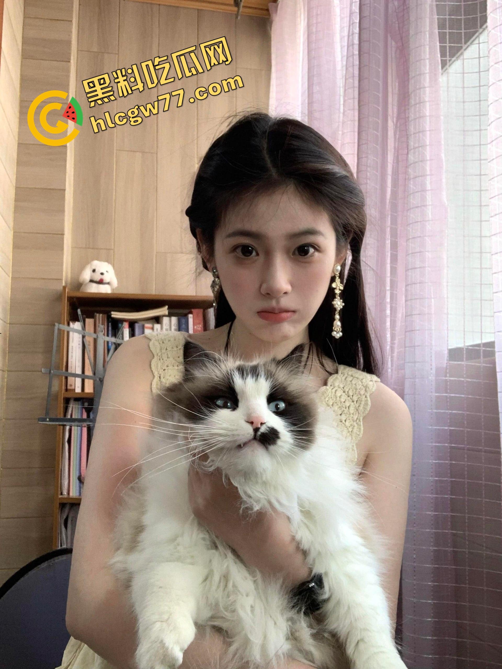 杭州『李雪莹』完成主人的任务，穿JK真空夹跳蛋，大街上五档起步，走到一半直接失禁边走边尿！-2