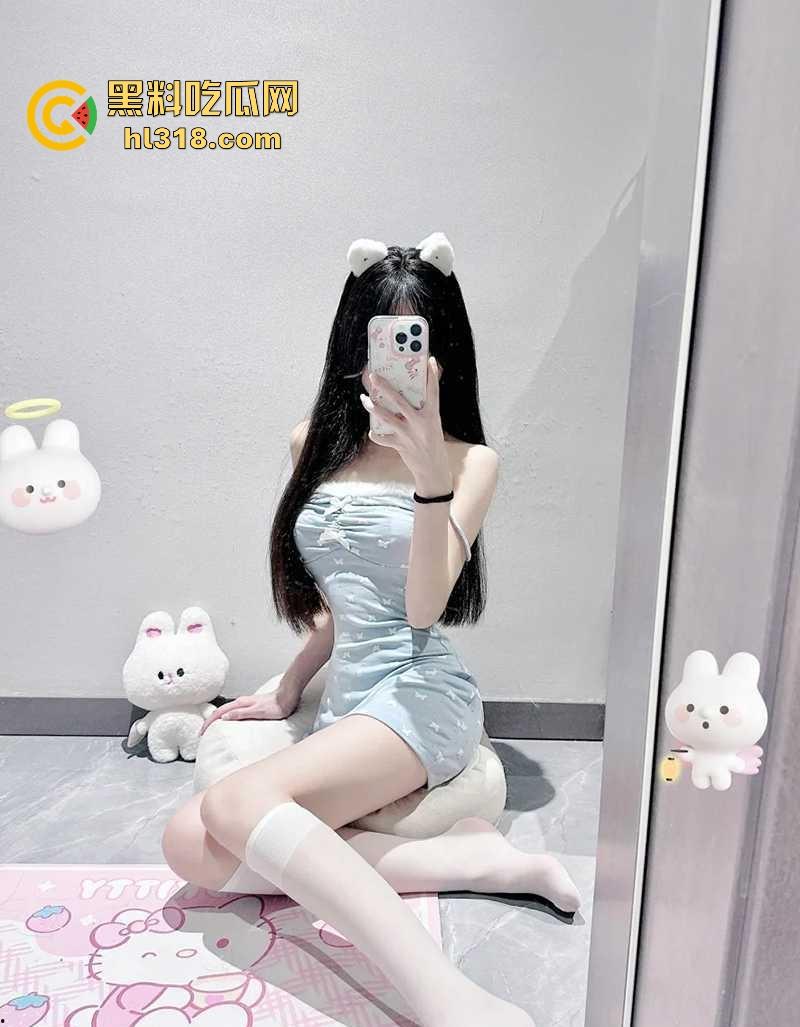 在图书馆区阅览室与亲妹上演颜射大戏，半推半就撸管吸屌 后入猛操，刺激无比！-1