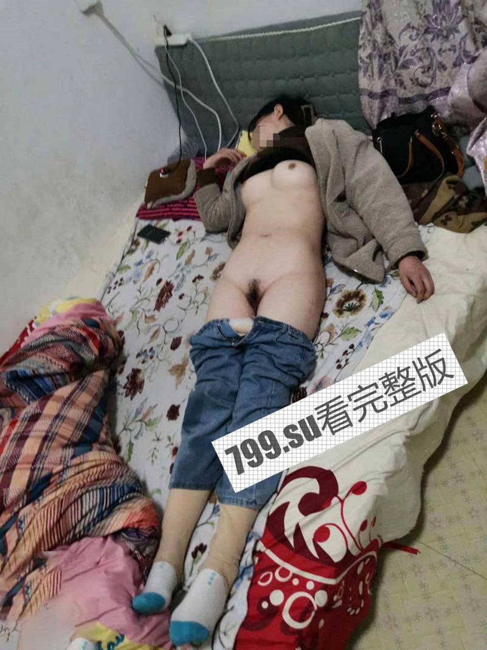 贵在真实！把刚来富士康打工的表妹给灌醉后操了怎么插也不醒-7