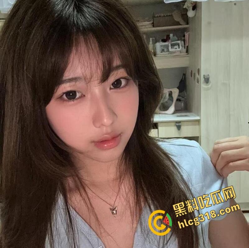 清纯反差大学生【程雨琴】大姨妈刚走，迫不及待的来舔男友的大肉棒，被单枪直入操的娇喘连连 ！-1