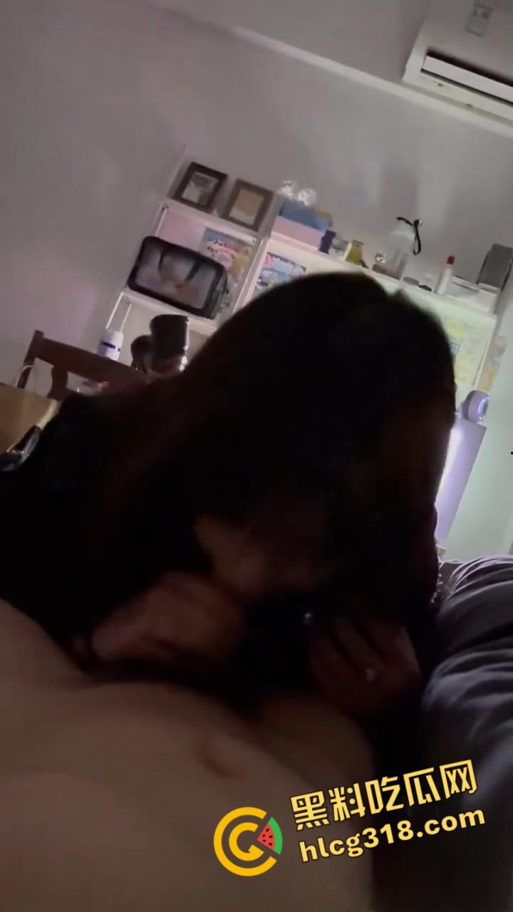 清纯反差大学生【程雨琴】大姨妈刚走，迫不及待的来舔男友的大肉棒，被单枪直入操的娇喘连连 ！-5