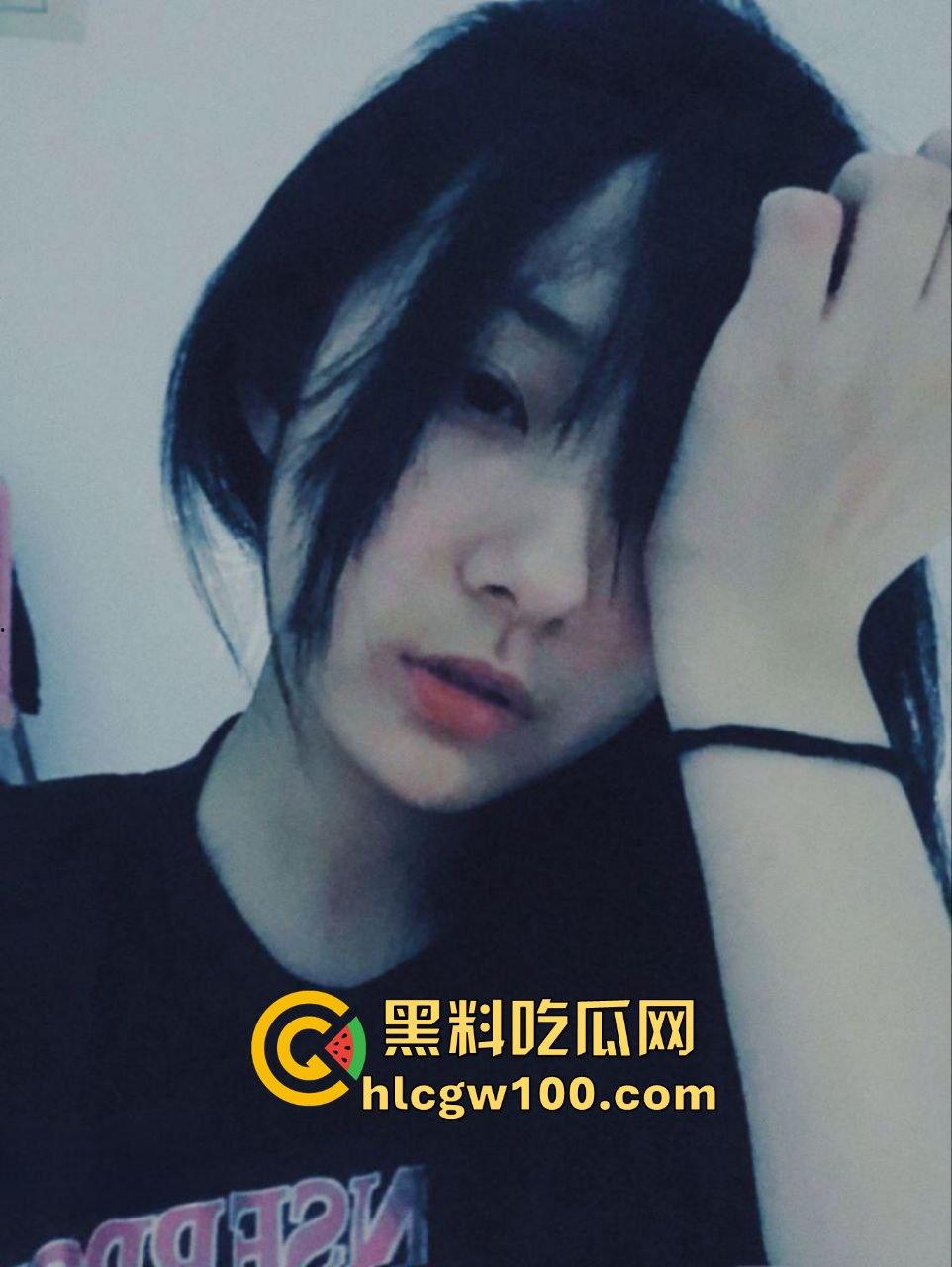 南京传媒学校校花【刘思思】调教视频曝光，欲求不满的母狗校园公交车大大颠覆了以往的形象-4