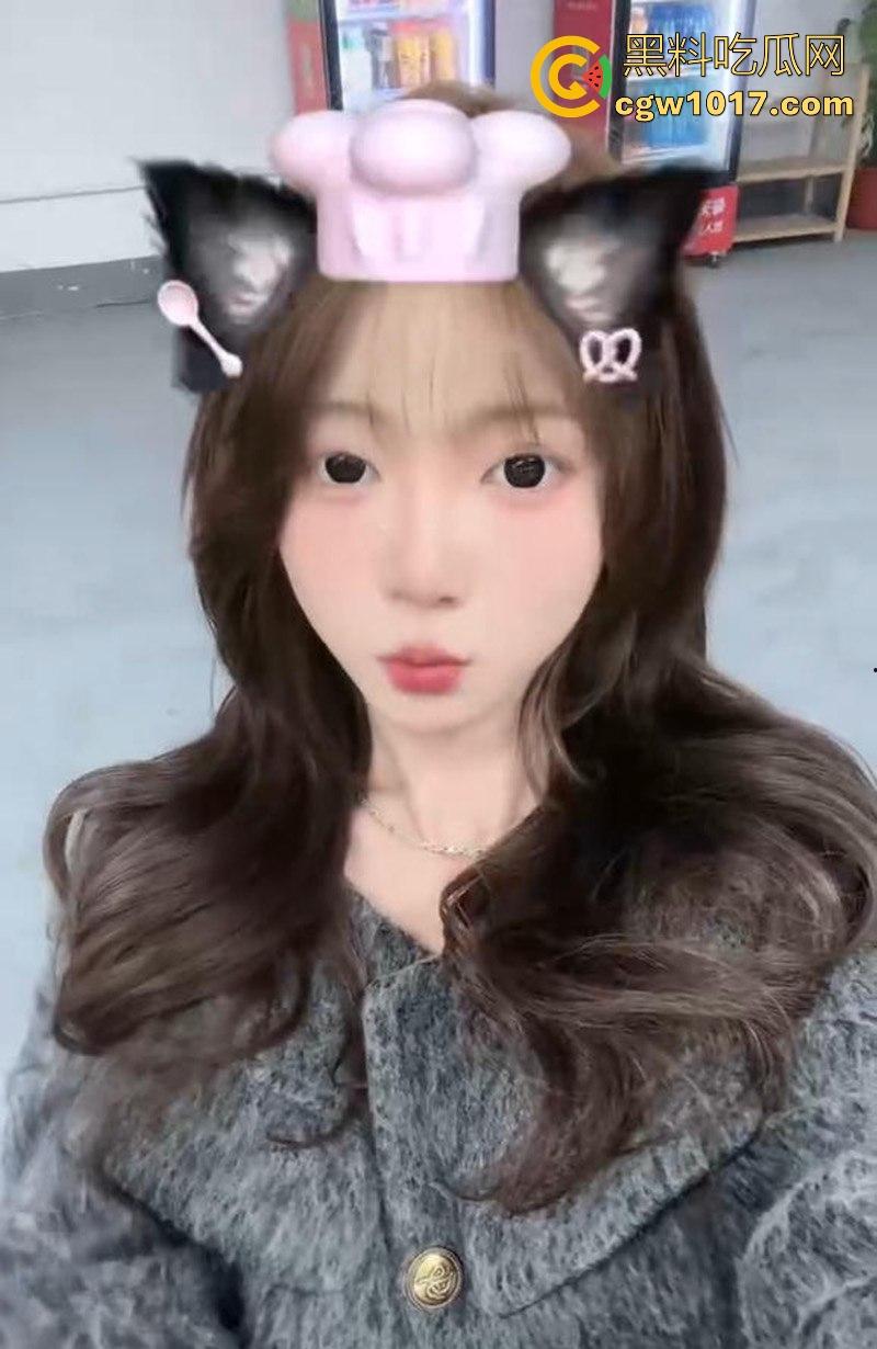 长沙精神小妹【廖娜琪】被男友调教视频流出，狗链牵引口交深喉，露脸骑乘榨精，反差母狗骚气爆棚！-1