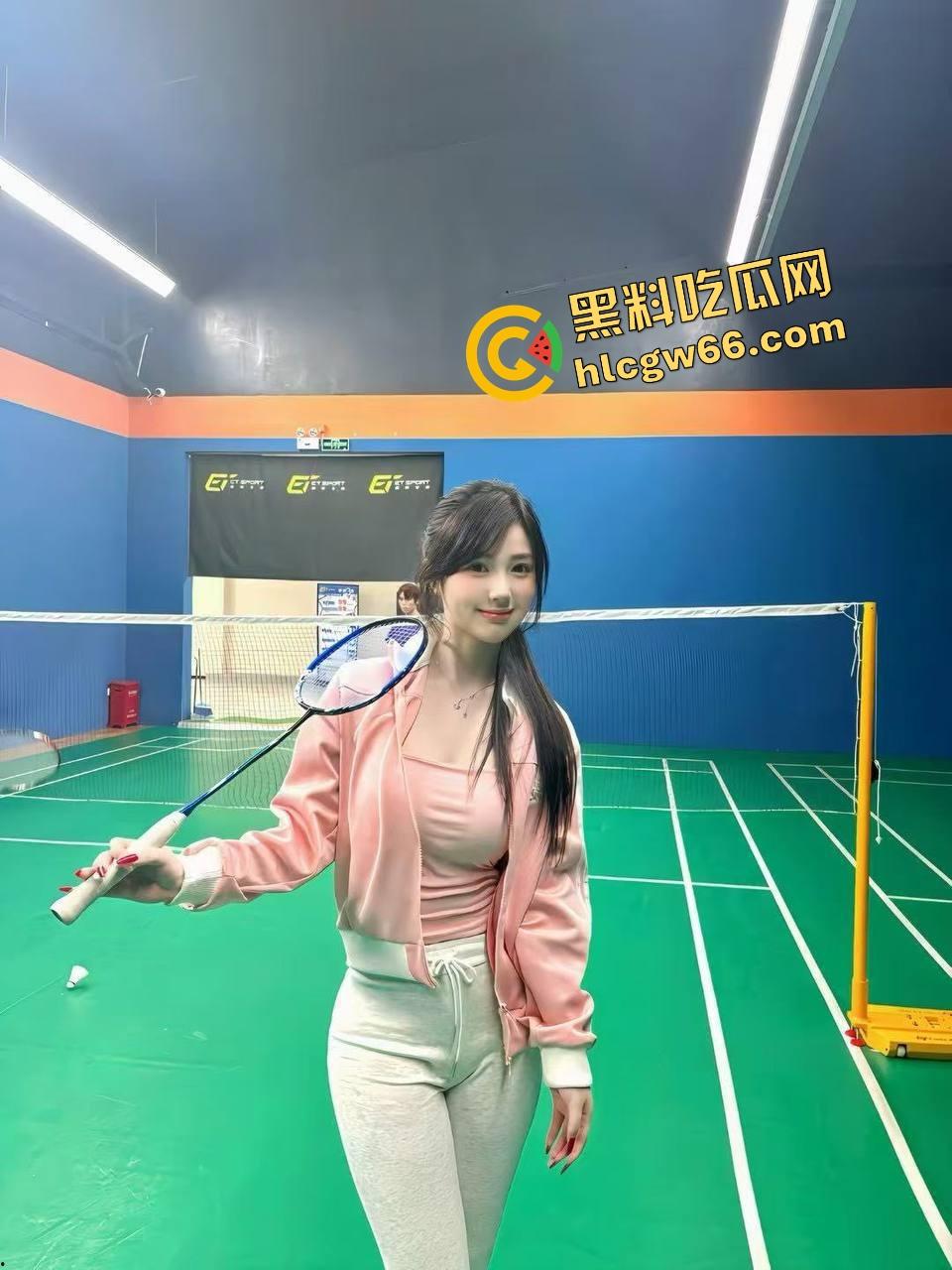 上海TS『依依』太会吃鸡，上半身女神，下半身拼刺刀菊花却绷不住，沪圈公子哥都被她掰弯了！-1