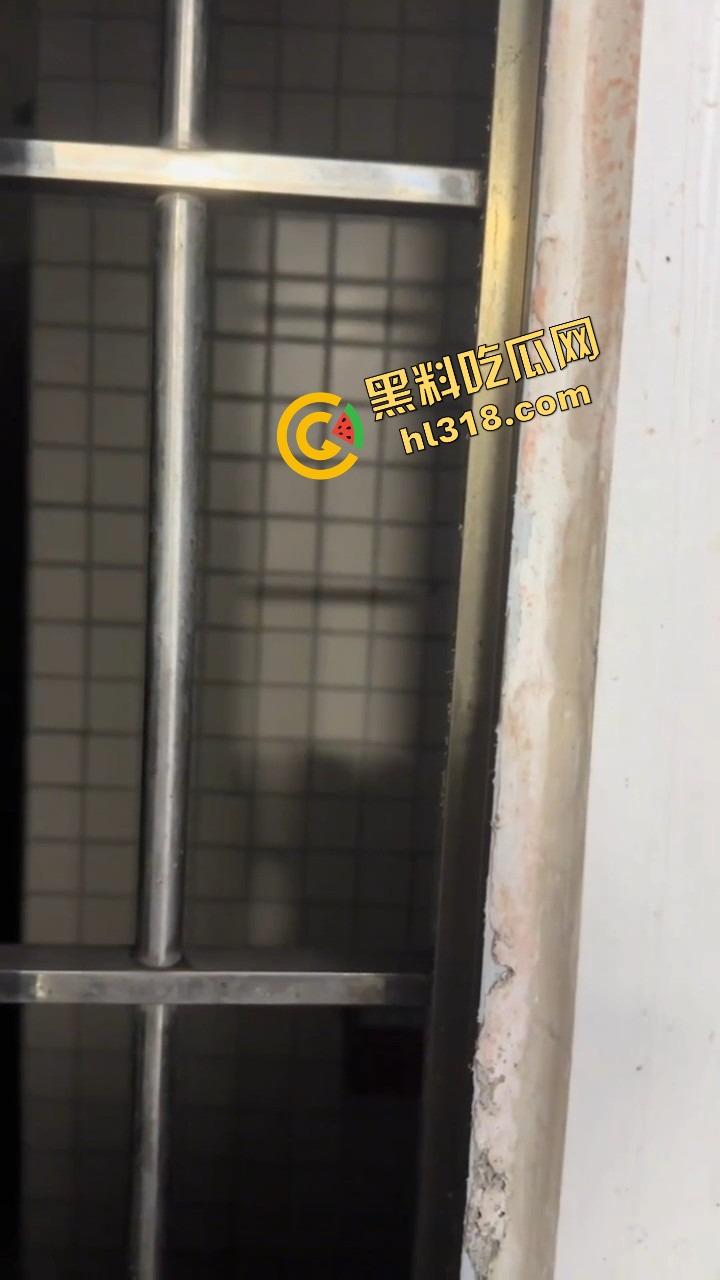 广东城中村夜色，白天空无一人，晚上全是杀猪尖叫此起彼伏，路过都忍不住想下场，必须狠狠操！-6